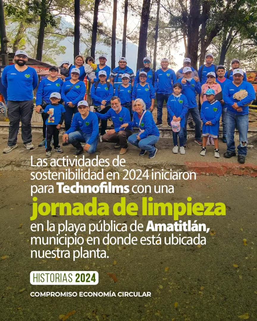 Familias del Grupo Plastilene unidas en una jornada de limpieza de playa